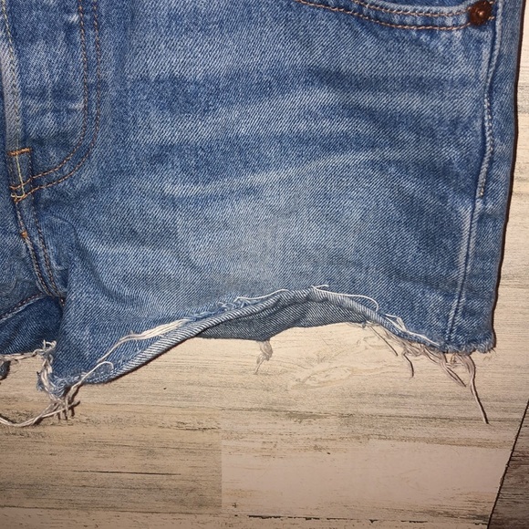 Levi’s 501 denim shorts summer distressed shorts size 26 Levi’s jean sho…​ - Picture 3 of 8
